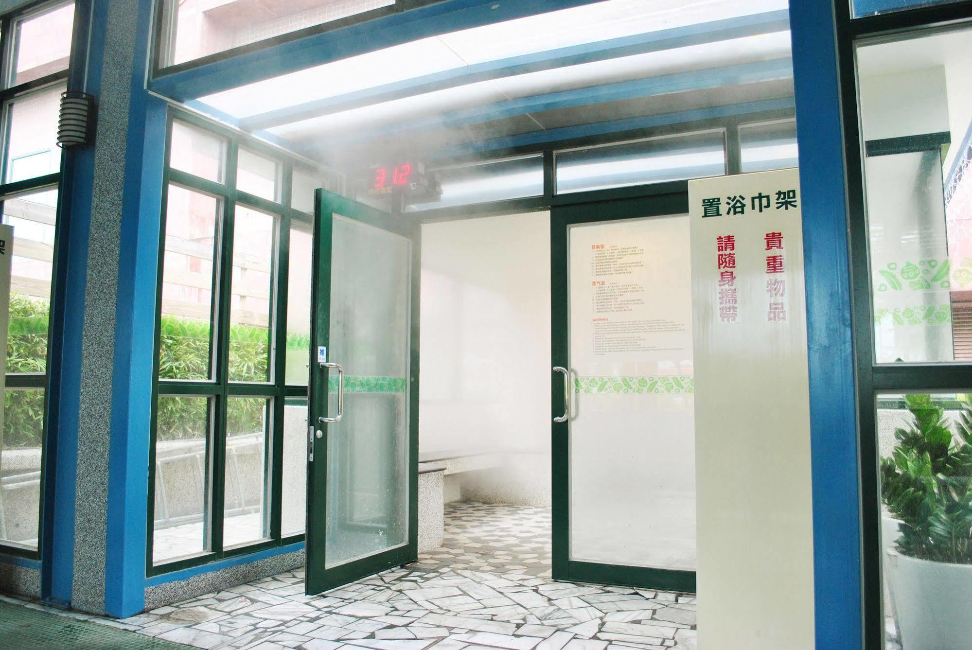 Formosan Naruwan Hotel Taitung Экстерьер фото Entrance to the library